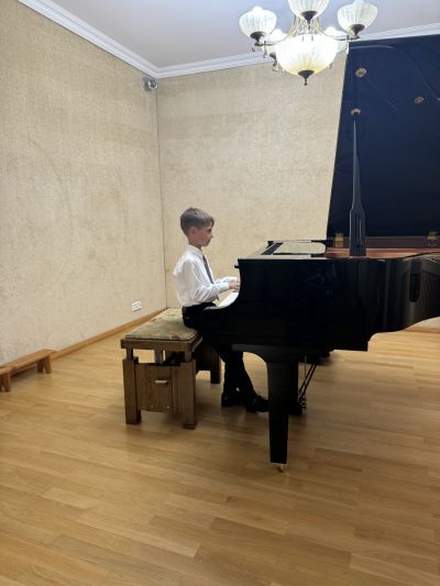 Zdjęcie 3 z galerii Koncert pt. „Uczniowie sekcji fortepianu rodzicom"