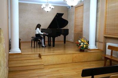 Zdjęcie 2 z galerii Koncert pt. „Jesienny spacer po klawiszach"