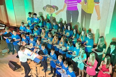 Zdjęcie 9 z galerii Koncert chóru pt. „Wyśpiewaj marzenia”