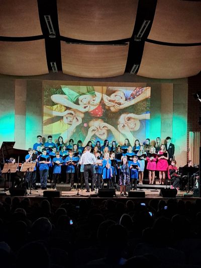 Zdjęcie 17 z galerii Koncert chóru pt. „Wyśpiewaj marzenia”