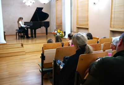 Zdjęcie 11 z galerii Koncert pt. „Jesienny spacer po klawiszach"