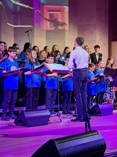 Zdjęcie 19 z galerii Koncert chóru pt. „Wyśpiewaj marzenia”