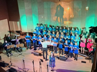 Zdjęcie 10 z galerii Koncert chóru pt. „Wyśpiewaj marzenia”