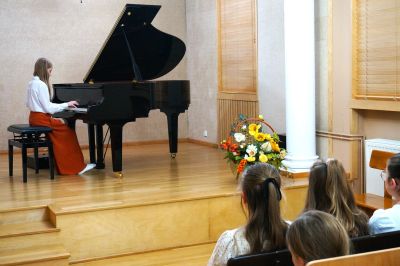 Zdjęcie 12 z galerii Koncert pt. „Jesienny spacer po klawiszach"