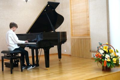 Zdjęcie 23 z galerii Koncert pt. „Jesienny spacer po klawiszach"