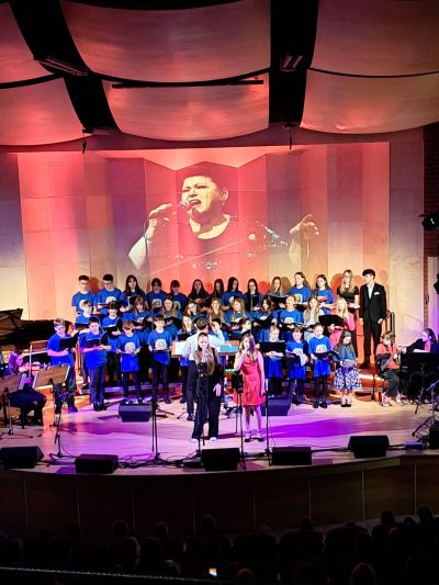 Zdjęcie 11 z galerii Koncert chóru pt. „Wyśpiewaj marzenia”