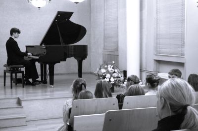 Zdjęcie 21 z galerii Koncert pt. „Jesienny spacer po klawiszach"