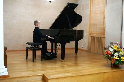 Zdjęcie 8 z galerii Koncert pt. „Jesienny spacer po klawiszach"