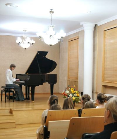 Zdjęcie 20 z galerii Koncert pt. „Jesienny spacer po klawiszach"