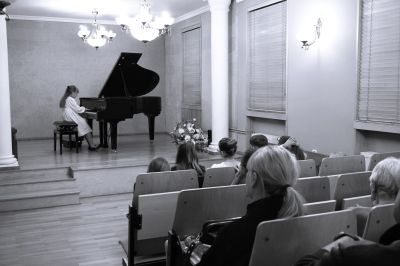 Zdjęcie 10 z galerii Koncert pt. „Jesienny spacer po klawiszach"