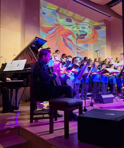 Zdjęcie 18 z galerii Koncert chóru pt. „Wyśpiewaj marzenia”