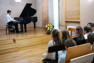 Zdjęcie 25 z galerii Koncert pt. „Jesienny spacer po klawiszach"