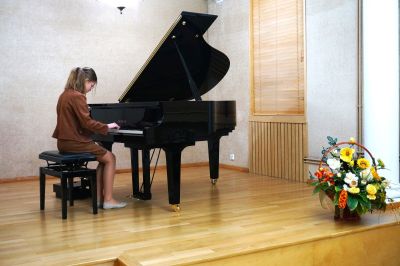 Zdjęcie 19 z galerii Koncert pt. „Jesienny spacer po klawiszach"