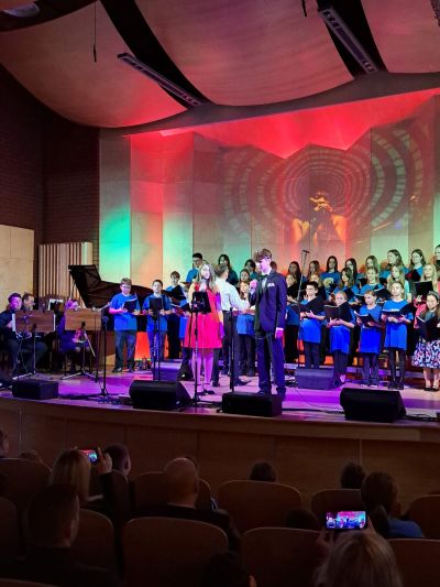 Zdjęcie 22 z galerii Koncert chóru pt. „Wyśpiewaj marzenia”