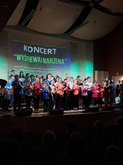 Zdjęcie 1 z galerii Koncert chóru pt. „Wyśpiewaj marzenia”