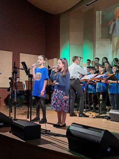 Zdjęcie 16 z galerii Koncert chóru pt. „Wyśpiewaj marzenia”