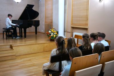 Zdjęcie 22 z galerii Koncert pt. „Jesienny spacer po klawiszach"
