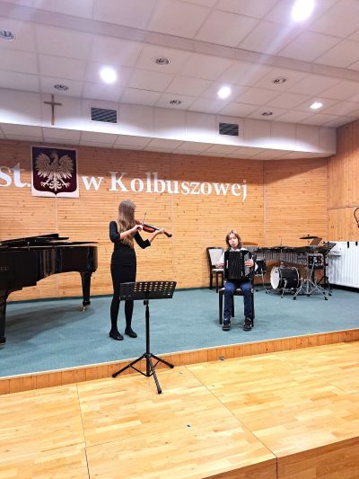 Zdjęcie 4 z galerii I Makroregionalny Konkurs Duetów Dziecięcych "Dowolne Duety w Kolbuszowej"