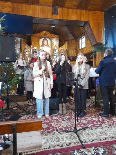 Zdjęcie 9 z galerii Koncert chóru w parafii w Starych Oleszycach