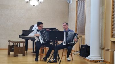 Zdjęcie 19 z galerii Koncert pt. „Kolędujemy na akordeonie"