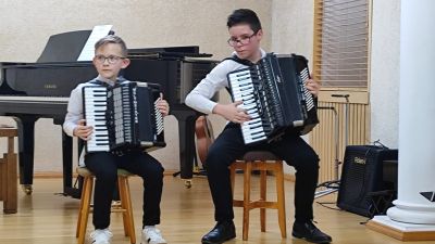 Zdjęcie 11 z galerii Koncert pt. „Kolędujemy na akordeonie"