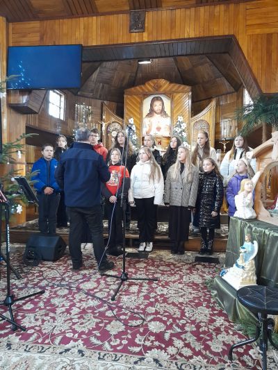 Zdjęcie 6 z galerii Koncert chóru w parafii w Starych Oleszycach