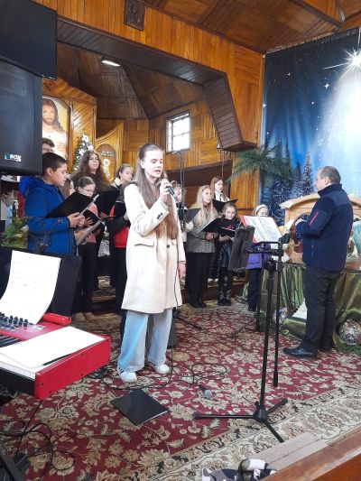 Zdjęcie 2 z galerii Koncert chóru w parafii w Starych Oleszycach