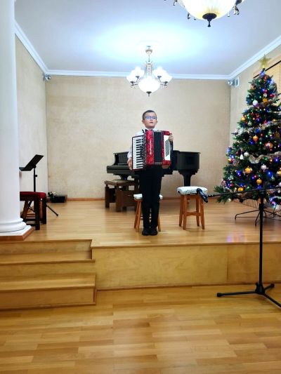 Zdjęcie 2 z galerii Koncert kolęd w wykonaniu uczniów klasy akordeonu