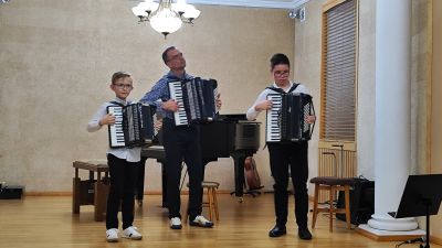 Zdjęcie 12 z galerii Koncert pt. „Kolędujemy na akordeonie"