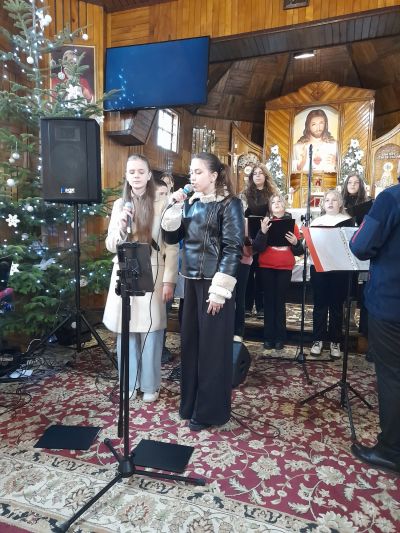 Zdjęcie 5 z galerii Koncert chóru w parafii w Starych Oleszycach