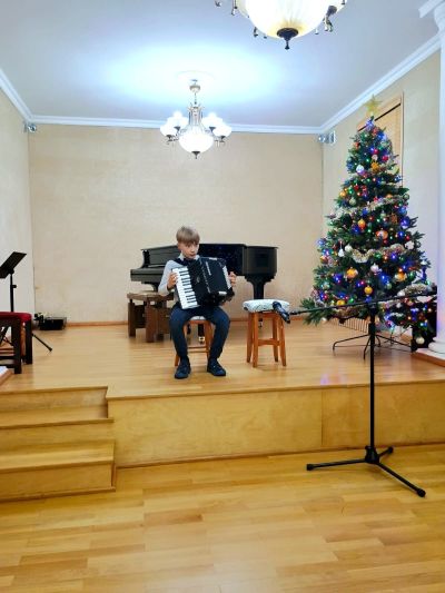 Zdjęcie 4 z galerii Koncert kolęd w wykonaniu uczniów klasy akordeonu