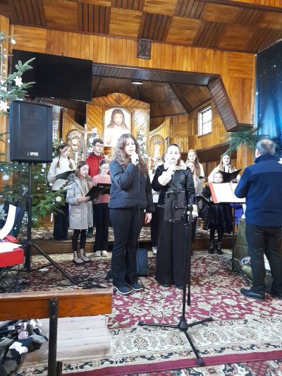 Zdjęcie 7 z galerii Koncert chóru w parafii w Starych Oleszycach