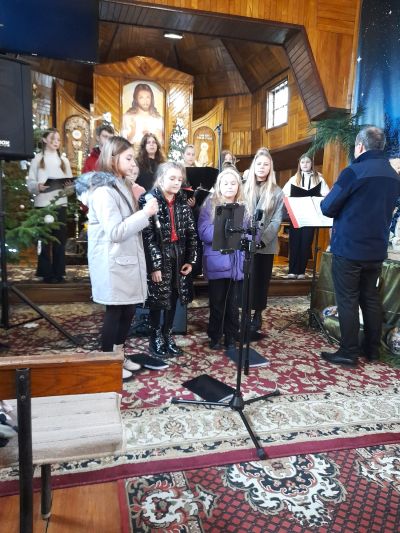Zdjęcie 8 z galerii Koncert chóru w parafii w Starych Oleszycach