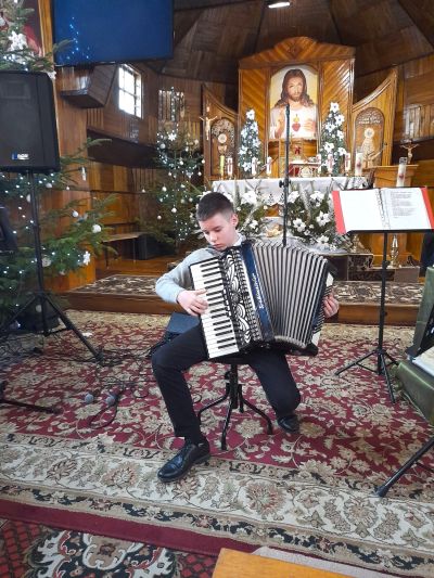 Zdjęcie 1 z galerii Koncert chóru w parafii w Starych Oleszycach