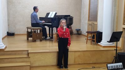 Zdjęcie 18 z galerii Koncert pt. „Kolędujemy na akordeonie"