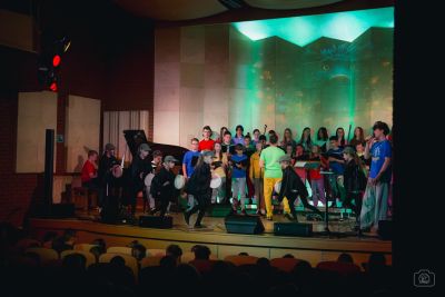 Zdjęcie 5 z galerii Koncert pt. ,,Witajcie w naszej bajce”