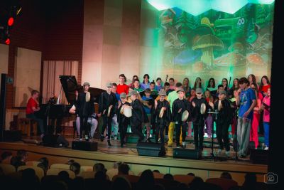 Zdjęcie 3 z galerii Koncert pt. ,,Witajcie w naszej bajce”