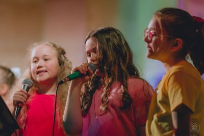 Zdjęcie 48 z galerii Koncert pt. ,,Witajcie w naszej bajce”