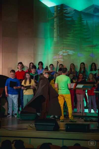 Zdjęcie 4 z galerii Koncert pt. ,,Witajcie w naszej bajce”