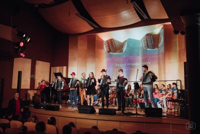 Zdjęcie 13 z galerii Koncert pt. ,,Witajcie w naszej bajce”