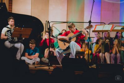 Zdjęcie 41 z galerii Koncert pt. ,,Witajcie w naszej bajce”