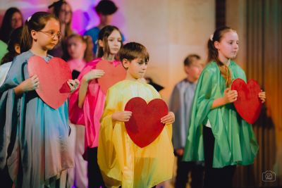 Zdjęcie 26 z galerii Koncert pt. ,,Witajcie w naszej bajce”