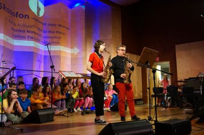 Zdjęcie 50 z galerii Koncert pt. ,,Witajcie w naszej bajce”