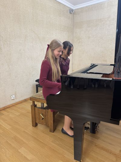 Zdjęcie 10 z galerii Koncert pt. ,,Uczniowie sekcji fortepianu - Rodzicom”