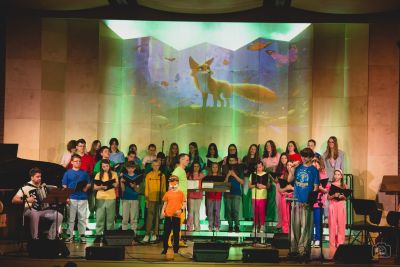 Zdjęcie 2 z galerii Koncert pt. ,,Witajcie w naszej bajce”