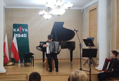Zdjęcie 5 z galerii Koncert upamiętniający 85. rocznicę Zbrodni Katyńskiej