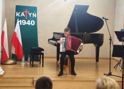 Zdjęcie 12 z galerii Koncert upamiętniający 85. rocznicę Zbrodni Katyńskiej