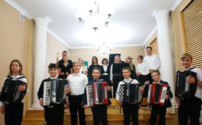 Zdjęcie 2 z galerii Koncert upamiętniający 85. rocznicę Zbrodni Katyńskiej