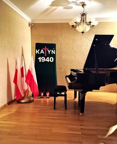 Zdjęcie 14 z galerii Koncert upamiętniający 85. rocznicę Zbrodni Katyńskiej