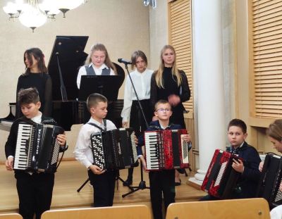 Zdjęcie 4 z galerii Koncert upamiętniający 85. rocznicę Zbrodni Katyńskiej